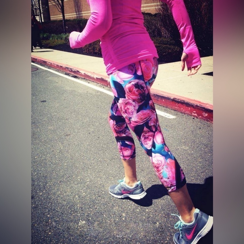 Lululemon Women’s Size 6 Run Inspire Crop II Secret Garden Pink & Black